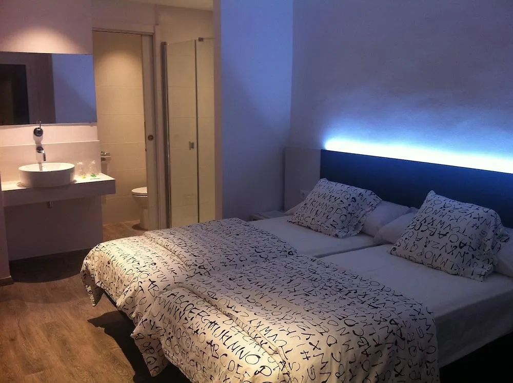 Hostal Ribas リョレート・デ・マル 0*,